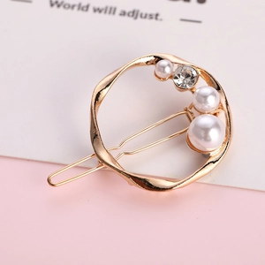 Barrette à cheveux géométrique dorée avec perles et strass pour un look vintage chic