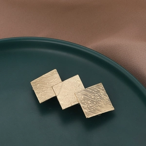 Barrette géométrique minimaliste en métal doré texturé avec carrés superposés pour femmes