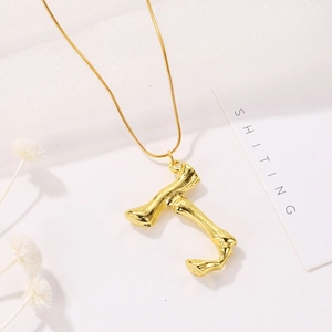 Vintage Goldene T-Buchstabe Kette mit Knochenstruktur und Punk-Design-Stil