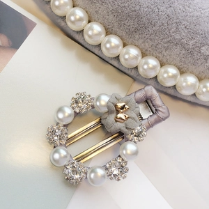 Funkelnde Strass-Blumen-Haarspange mit Perlen und lila Satin für modische Frauen