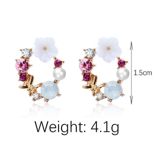 Blumenkranz Ohrstecker mit Kristallen und Perle in Gold-Finish, Durchmesser 1,5cm