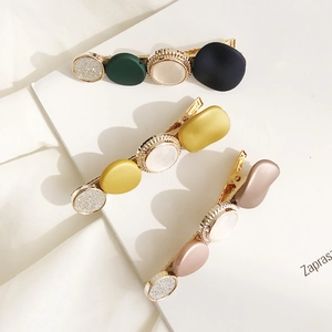 Lot de trois barrettes coréennes colorées avec perles en résine mate et pailletée