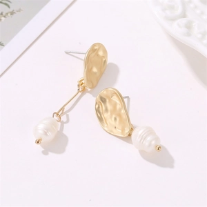 Minimalist golden geometric earrings with elegant white baroque pearl dangles