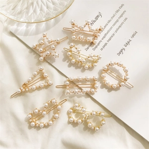 Elegante set di 8 fermagli per capelli in perle dorate con stelle, lune e forme geometriche