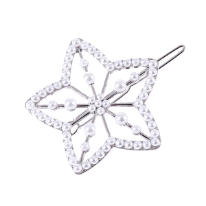 Barrette étoile argentée élégante avec perles blanches et motif pentagramme évidé