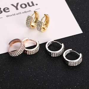 Créoles chic à trois rangées de strass en finitions or, argent et or rose