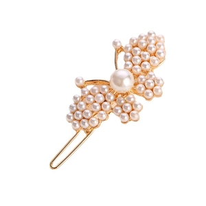 Eleganter goldener Schmetterlings-Haarclip für Damen mit weißen Perlen auf Metallrahmen