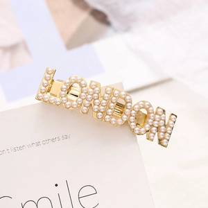 Barrette à cheveux dorée lettre LONDON avec perles blanches accessoires pour femmes