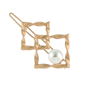 Pince à cheveux géométrique en or mat avec double losange et perle blanche