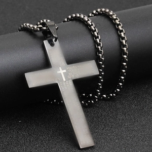 Pendentif croix en acier inoxydable avec gravure du Notre Père et chaîne box