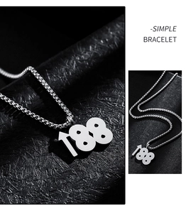 Vue macro du pendentif chiffre 188 argenté avec une chaîne maille vénitienne