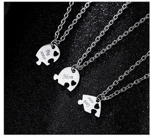 Détail du collier coeur puzzle en acier inoxydable pour grande soeur, maman et petite soeur