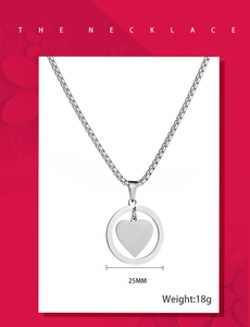 Detail view of 25mm round heart pendant with box chain showing weight of 18g