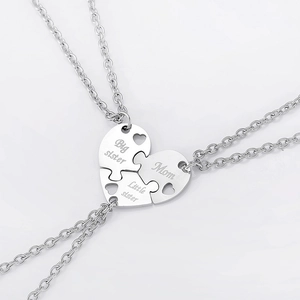 Lot de trois colliers cœur puzzle en acier inoxydable gravé Big sister, Little sister, Mom