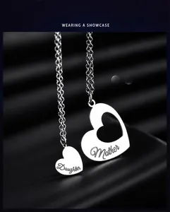 Détail des colliers pendentifs cœur Mère Fille en acier inoxydable argenté et poli