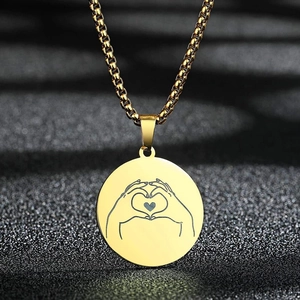 Stainless Steel Heart Hands Gesture Pendant Necklace With Box Chain Minimalist Romantic Round Disk Jewelry For Women Men
