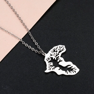 Collier en acier inoxydable argenté avec pendentif carte d'Afrique Arbre de Vie