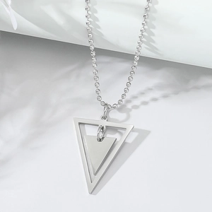 Collier minimaliste avec pendentif double triangle en acier inoxydable argenté