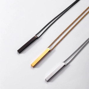 Colliers en acier titane avec pendentif pilier en noir, or et argent pour hommes et femmes