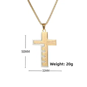 Detailansicht des 50mm hohen Edelstahl-Kreuzanhängers mit religiöser Gravur