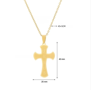 Détail du pendentif croix Jésus dorée avec dimensions de 40mm de haut et 25mm de large