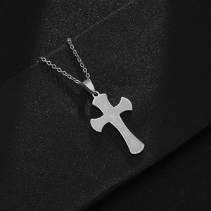 Collier avec pendentif croix en acier inoxydable argenté poli et gravure Jesus pour hommes