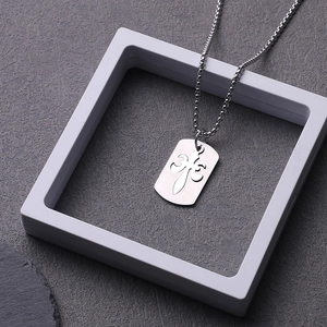 Collier en acier inoxydable pour hommes avec pendentif rectangulaire et croix ajourée