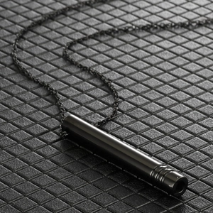 Collier avec pendentif de respiration en acier inoxydable noir au design cylindrique