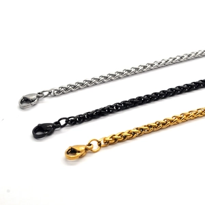 Trois rangées de chaînes à écailles de dragon en acier argent noir et or avec fermoir mousqueton