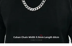 Gros plan d'une chaîne cubaine argentée de 9,9 mm de large et d'une longueur de 60 cm