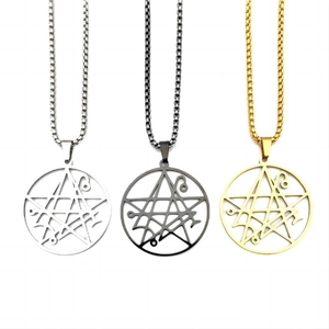 Colliers avec pendentifs rituels pentagramme en acier inoxydable argent, noir et or