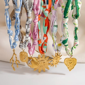 Collana a Sciarpa in Raso Bohemienne Con Ciondolo in Acciaio Inossidabile Cuore Conchiglia Sole Stella Marina Strass Perla Artificiale