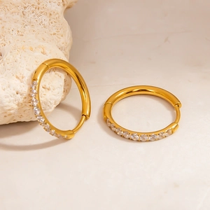 Boucles d'oreilles huggie vintage plaquées or 18k en acier inoxydable avec cristaux