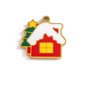 Detail eines Weihnachts-Hausanhängers mit roter Emaille und vergoldeten Kanten