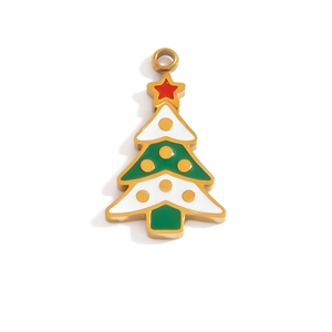 Nahaufnahme eines vergoldeten Weihnachtsbaum-Anhängers mit Emaille und rotem Stern