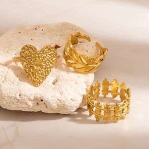 Chic 18K gold plated stainless steel ring set with heart and textured patterns