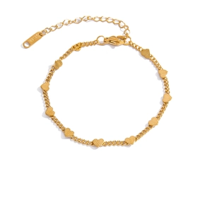 Detail of 18K gold-plated stainless steel heart bracelet with lobster clasp and extension