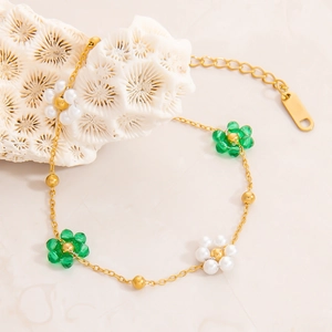 Bracelet en acier inoxydable doré avec fleurs perlées blanches et vertes et chaîne réglable