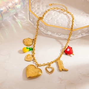 Collier en acier inoxydable doré avec breloques de cœur, de soleil et de botte cowboy