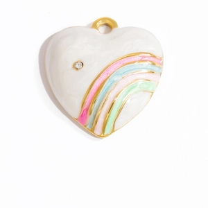 Ciondolo a cuore dorato con smalto bianco, strisce arcobaleno e piccola zirconia