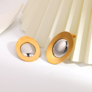 Orecchini ovali bicolore geometrici in oro e argento dal design moderno e minimalista