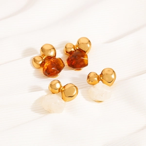 Irregular fluid gold stud earrings set with amber and creamy white resin stones