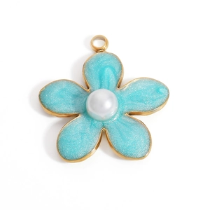 18K gold plated blue flower pendant with central pearl for DIY necklaces and jewelry