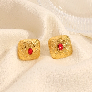 Vintage 18K gold-plated square stud earrings with red ruby stone and hammered texture