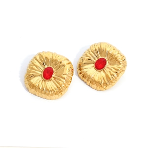 Orecchini vintage in acciaio placcati oro 18k con rubino rosso e design concavo