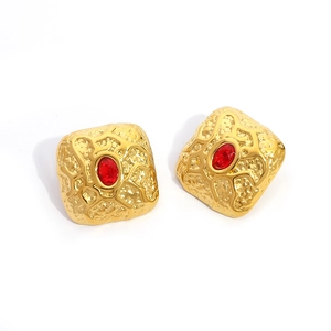 Vintage 18K gold-plated square earrings featuring red gemstone centers and textured finish