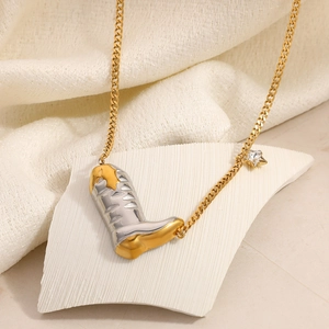 Collana in acciaio inossidabile placcato oro 18K con ciondolo a stivale bicolore e stella