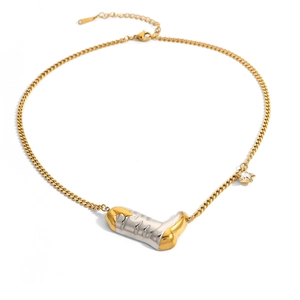 Collana in acciaio inossidabile placcato oro 18K con ciondolo a stivale e stella