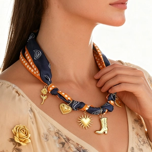 Vintage Satinnschal Halskette Edelstahl 18K Vergoldet Herz Rose Blume Cowboystiefel Anhänger Damen Bohemian Schmuck