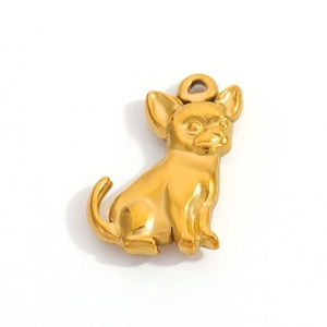 Détail d'un pendentif Chihuahua en acier plaqué or 18K pour la création de bijoux